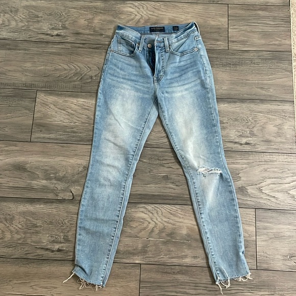 Lucky Brand Denim - Lucky brand women’s jeans great condition
Worn only couple times